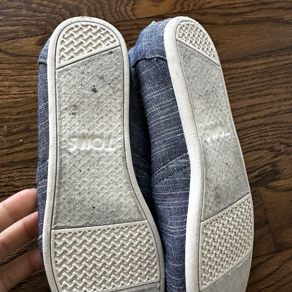 TOMS Classic Chambray Alpargata slip-on shoes size 6.5 | Casual Flats - Picture 7 of 11